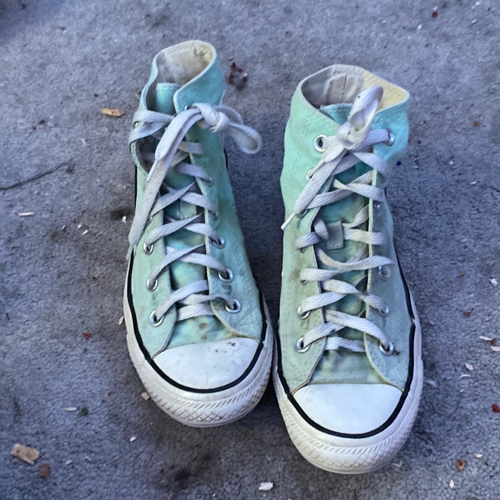 Teal converse size 8 women, 6 men